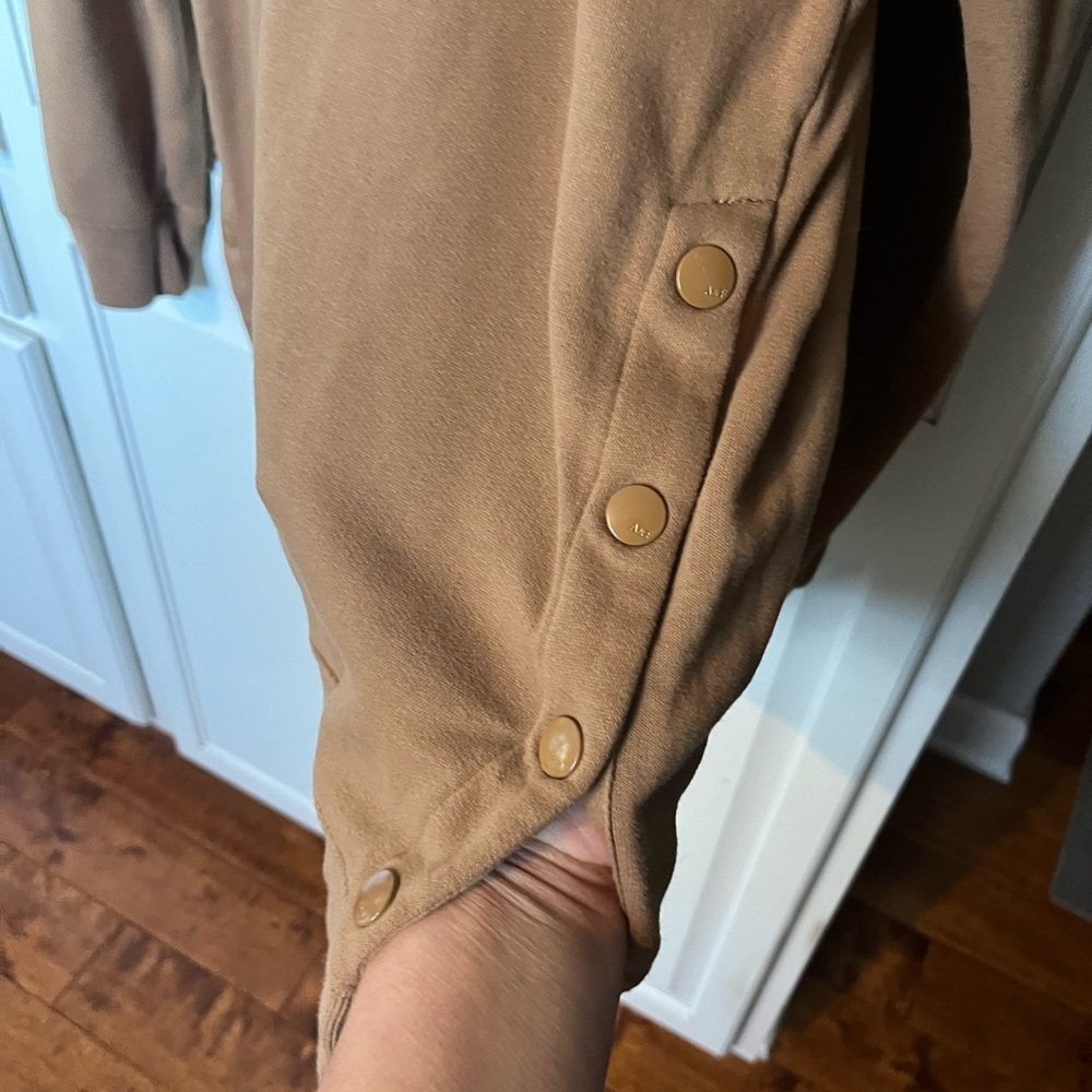 Abercrombie & Fitch Tan Crew Neck Sweatshirt Women’s Large - Picture 4 of 5